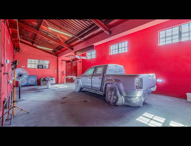 1,963M² FACTORY FOR SALE IN BOOYSENS